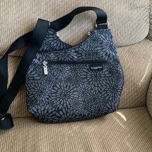 Baggallini Large Nylon Crossbody Bag -EUC